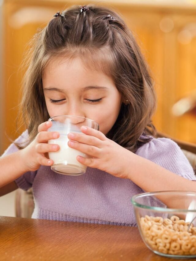 5-Amazing-Benefits-Of-Milk-For-Kids-1-910x1024